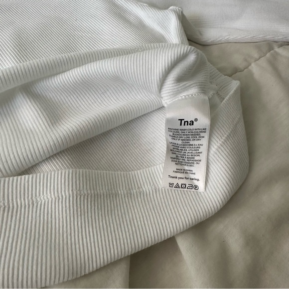 TNA- Aritzia White HomeStretch™ Crew Waist Longsleeve size Large - Picture 9 of 10